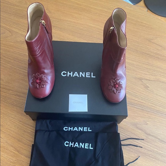 CHANEL camellia burgundy lambskin ankle booties 41 - Picture 4 of 8